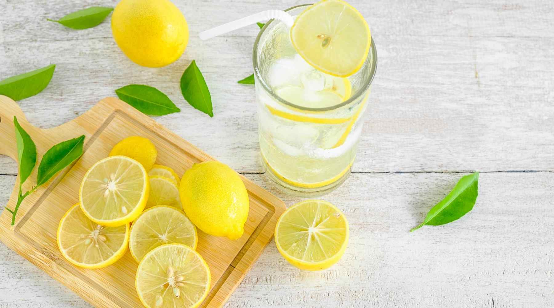 7 Benefits of Drinking Lemon Water