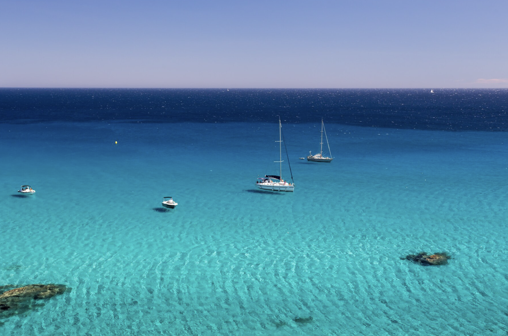 7 Best Blue Lagoons In Santorini, Greece