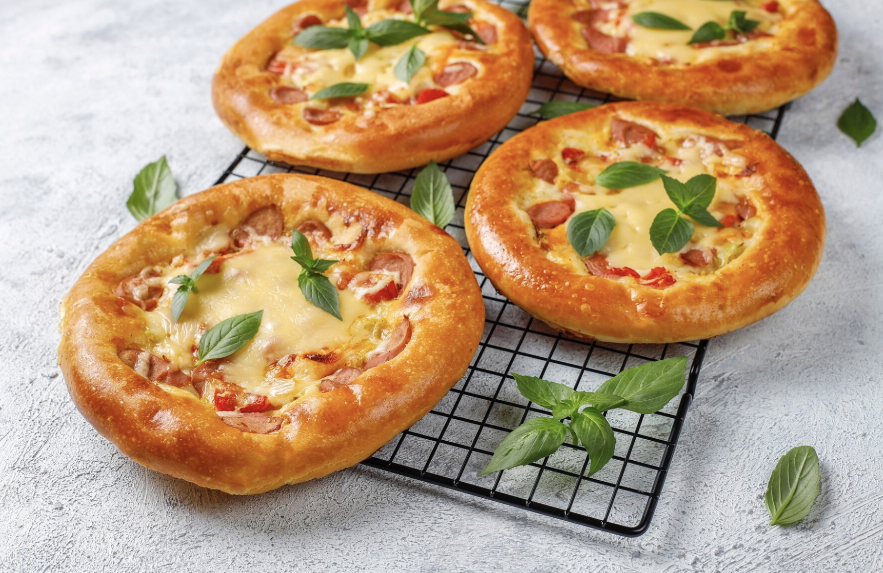 7 Irresistible Pizza Appetizers for Your Next Party
