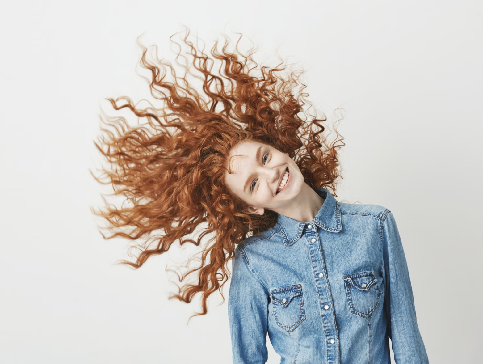 8 Simple Steps to Tame Frizzy Hair Right Now