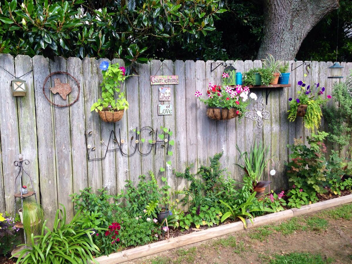 7 Fence Decorating Ideas to Spruce Up Your Yard